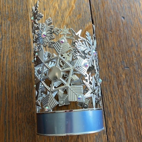 Bath & Body Works Snowflakes & Gems Metal Hand Soap Holder Sleeve Blue Base - Picture 3 of 9